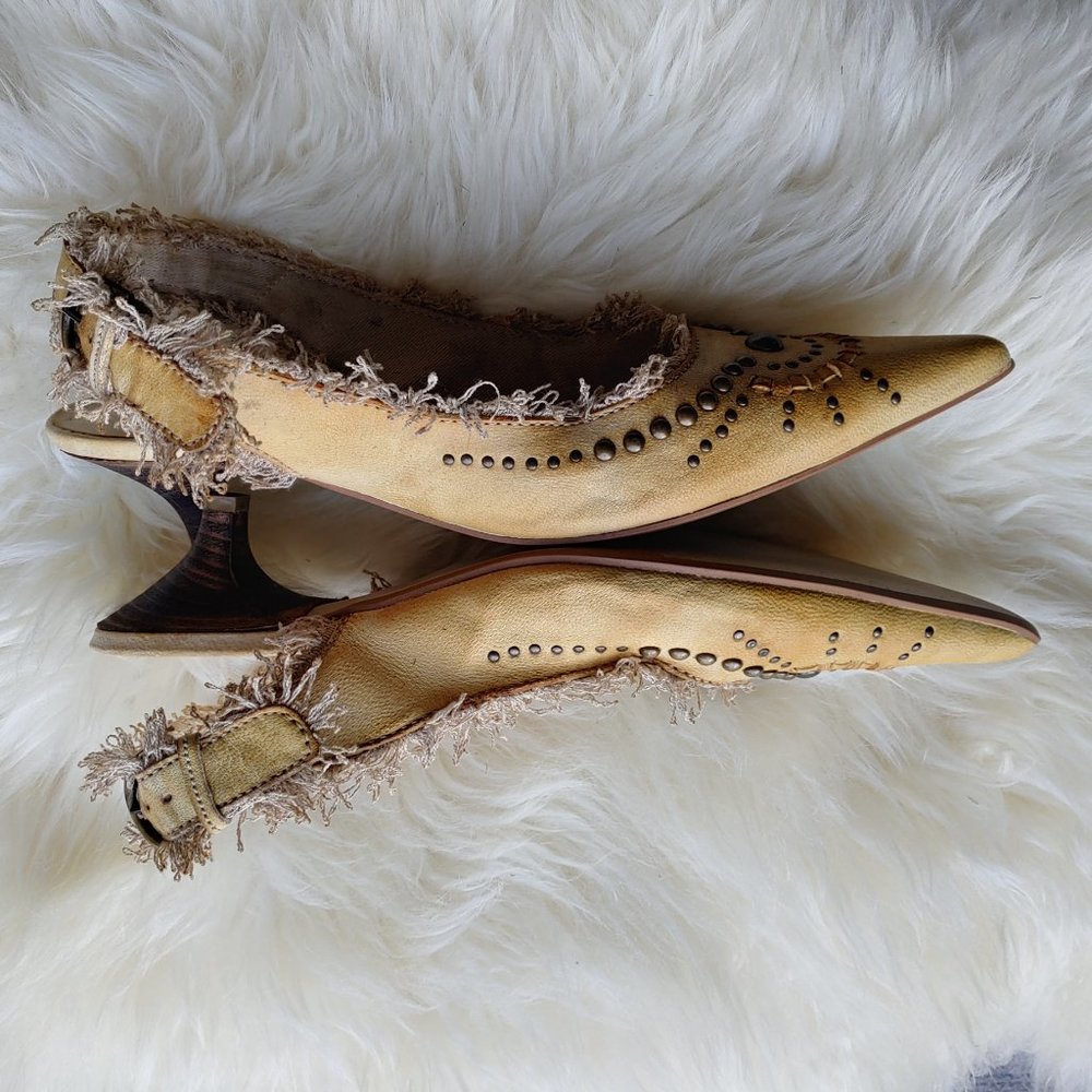 Yellowed Formely Aged-White Leather Pointed-Toe Slingback Kitten Heel Pumps